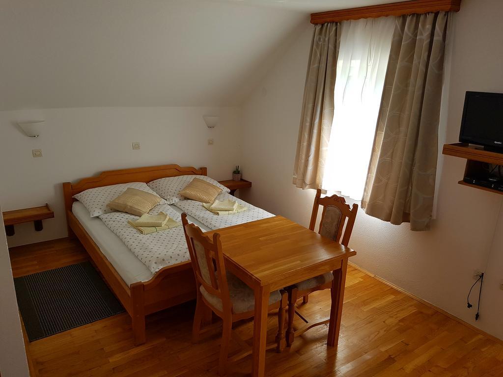 Bed and Breakfast House Ana Plitvička Jezera Esterno foto