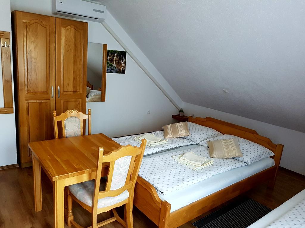 Bed and Breakfast House Ana Plitvička Jezera Esterno foto